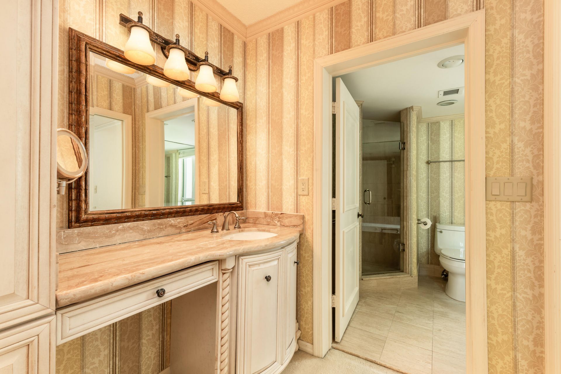 100 SE 5th Avenue, Unit 107, Boca Raton, FL 33432 Photo
