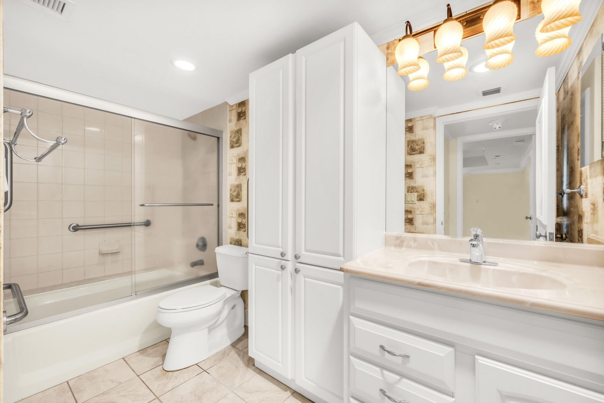 100 SE 5th Avenue, Unit 107, Boca Raton, FL 33432 Photo