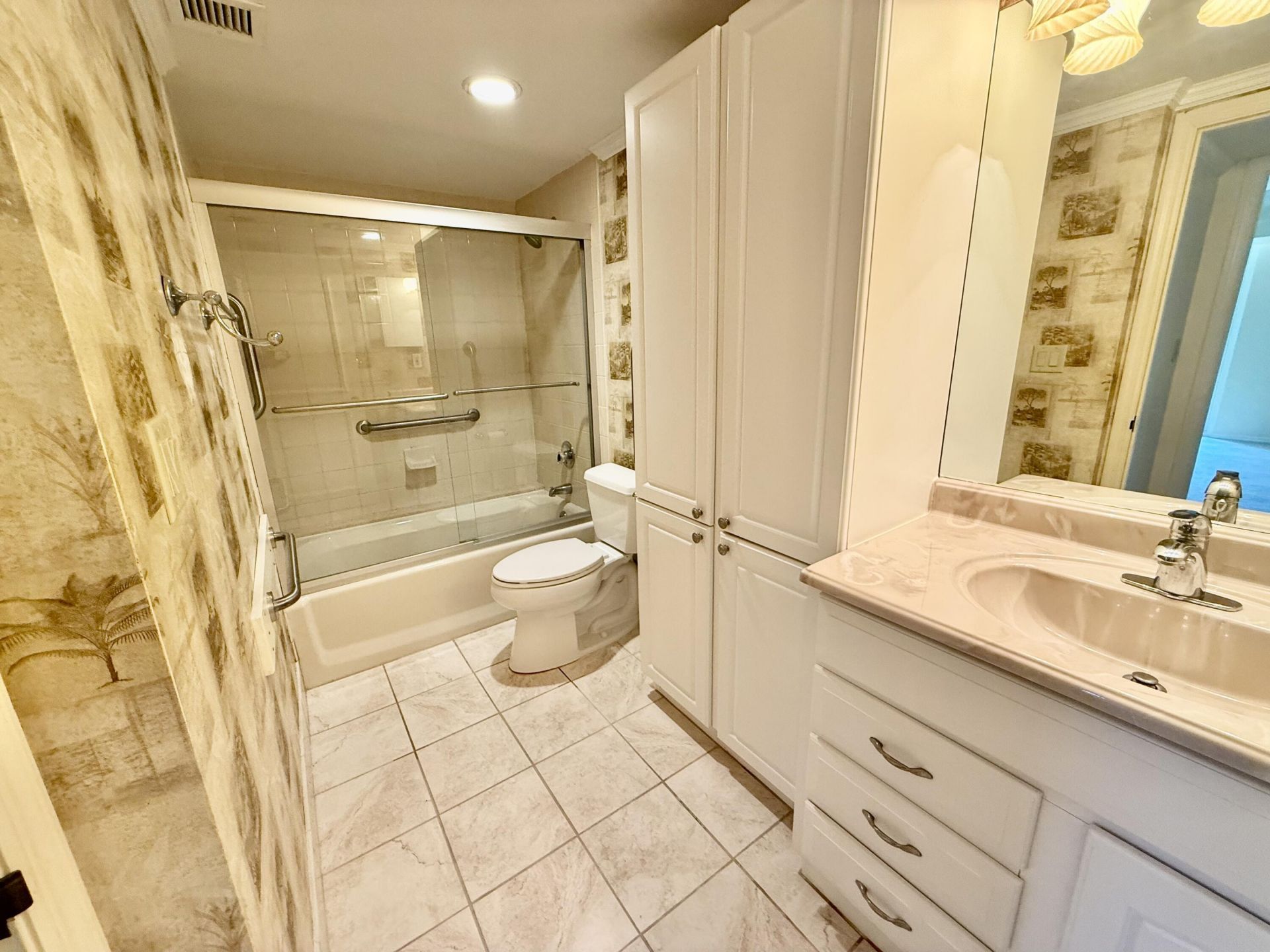 100 SE 5th Avenue, Unit 107, Boca Raton, FL 33432 Photo