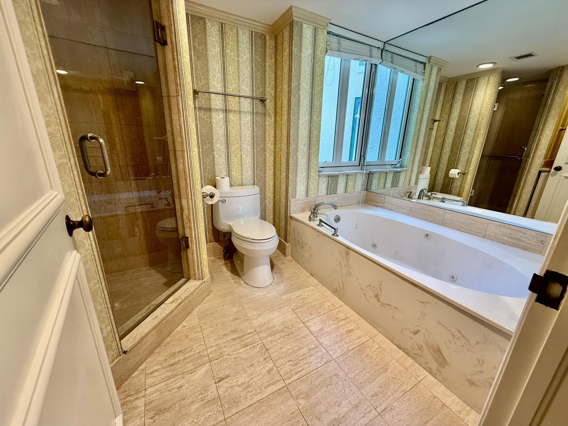 100 SE 5th Avenue, Unit 107, Boca Raton, FL 33432 Photo