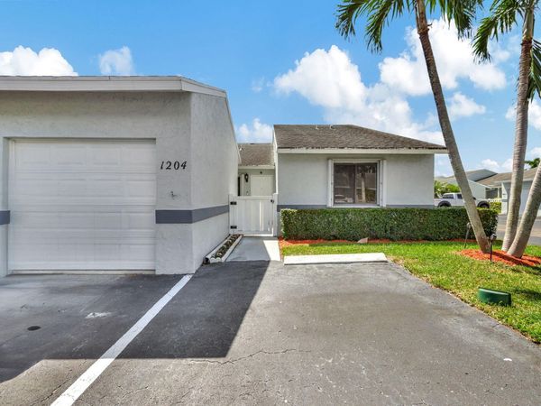 2640 W Gately Dr Drive W, Unit 1204, West Palm Beach, FL 33415