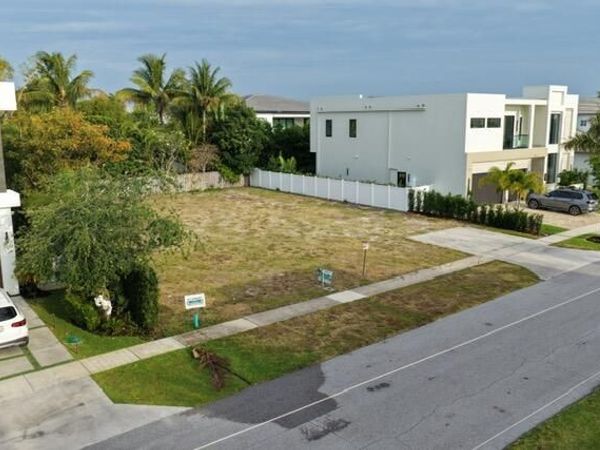 1001 NE 3rd Avenue, Boca Raton, FL 33432