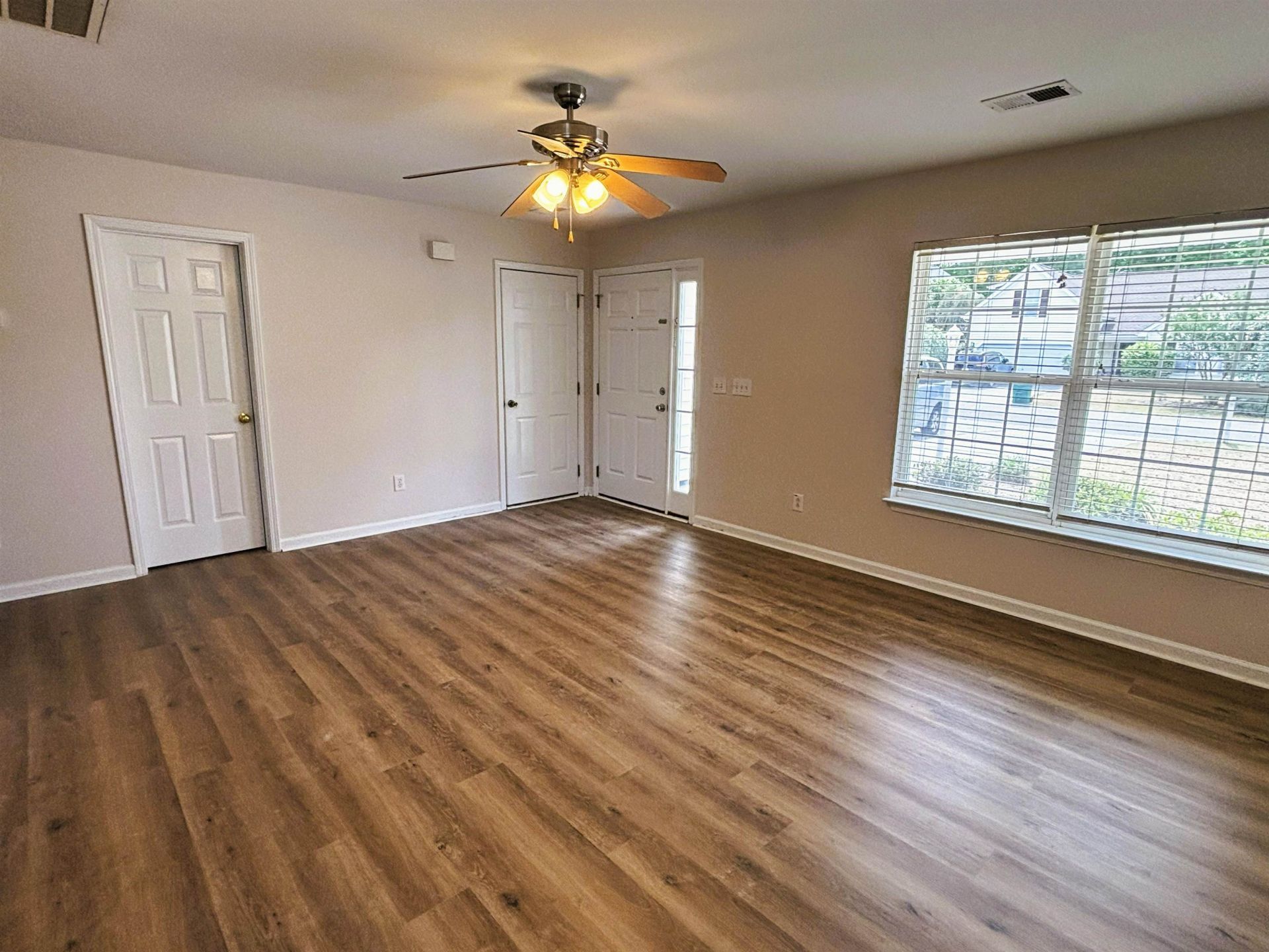 9050 Gatewick Ct. Photo 4