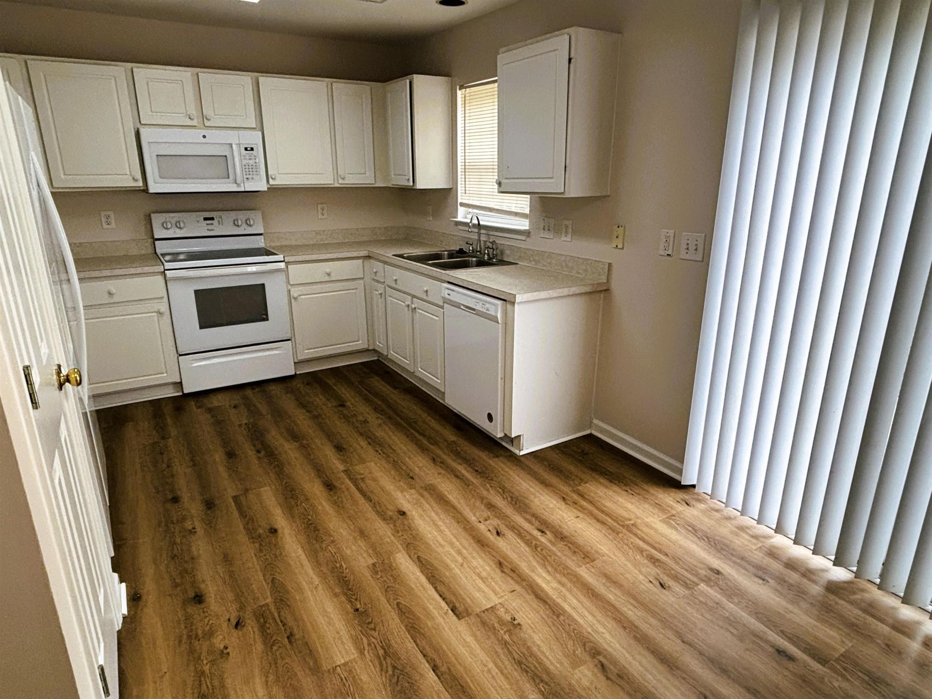 9050 Gatewick Ct. Photo 6