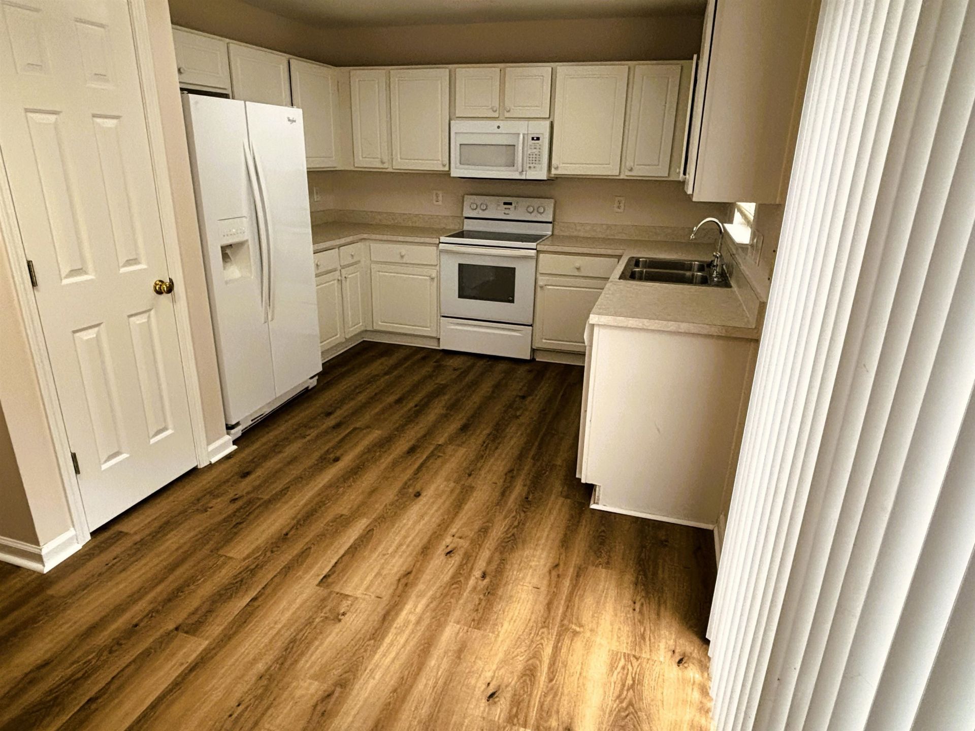 9050 Gatewick Ct. Photo 7