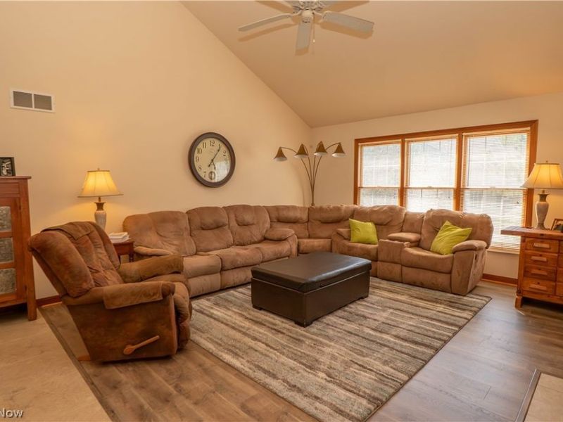 1204 Stone Crossing Street NE, Canton, OH 44721 Photo 11