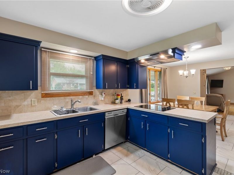 706 Bachtel Street SE, North Canton, OH 44720 Photo 6