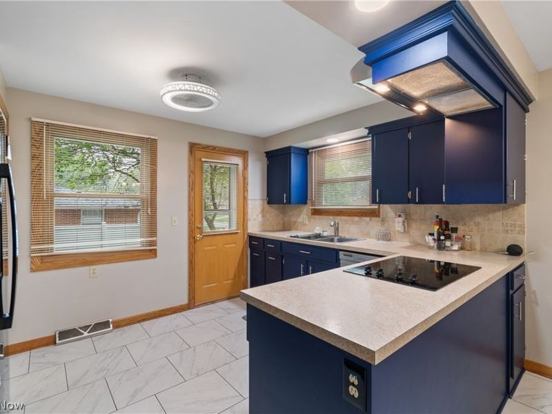 706 Bachtel Street SE, North Canton, OH 44720 Photo 8