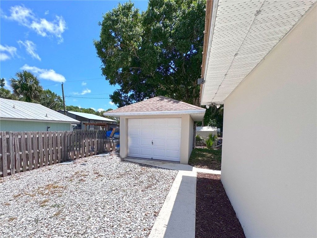 6075 7th Lane, Vero Beach, FL 32968 Photo