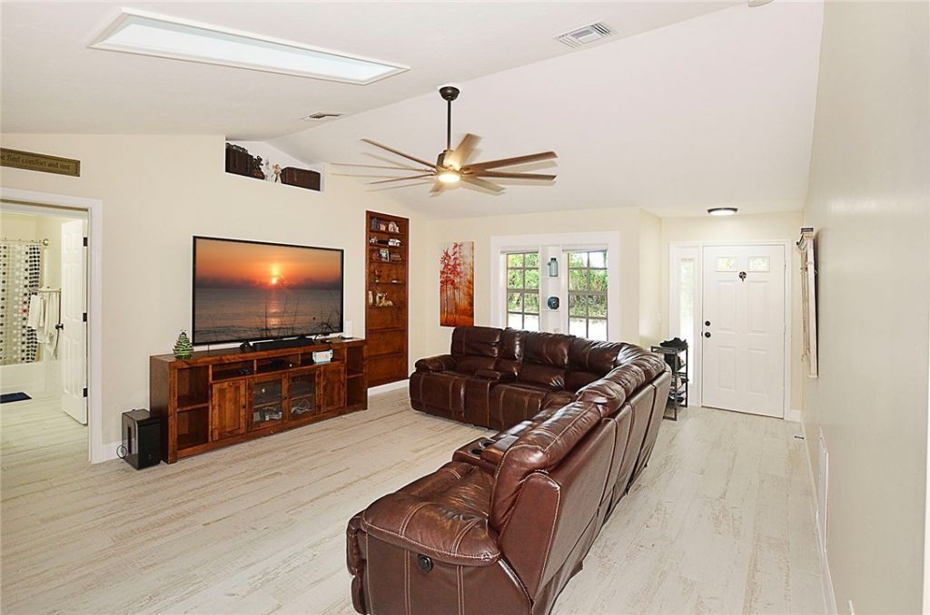 6075 7th Lane, Vero Beach, FL 32968 Photo