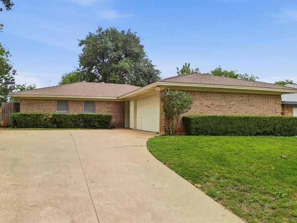 7208 Misty Meadow Drive S, Fort Worth, TX 76133