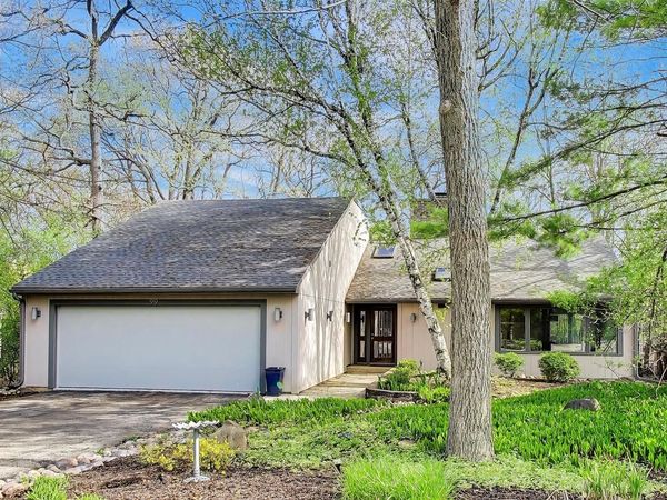 99 Saint Adrews TRAIL, Fontana, WI 53125
