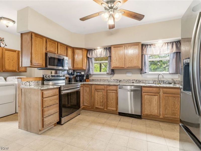 340 Lowell Street, Elyria, OH 44035 Photo 12