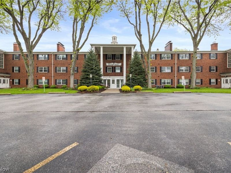 2885 Pease Drive , Unit 303, Rocky River, OH 44116 Photo 2