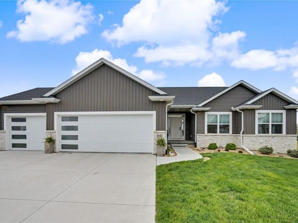 2642 Burr Oak Court , Marion, IA 52302