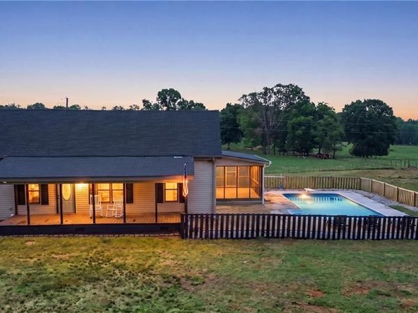 5525 Sandy Cross Road, Carnesville, GA 30521