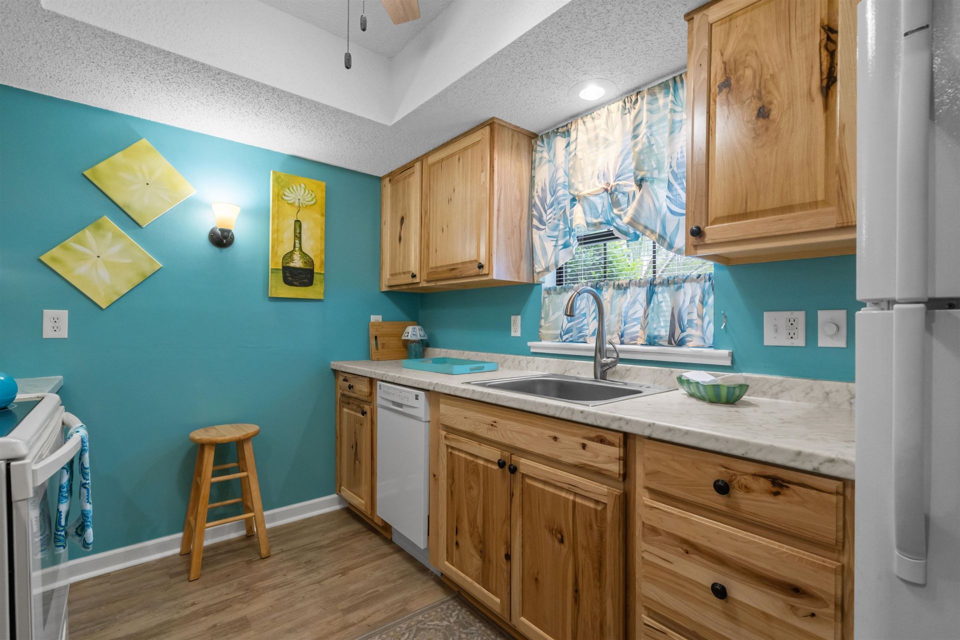 6518 White Heron Crescent Photo 19