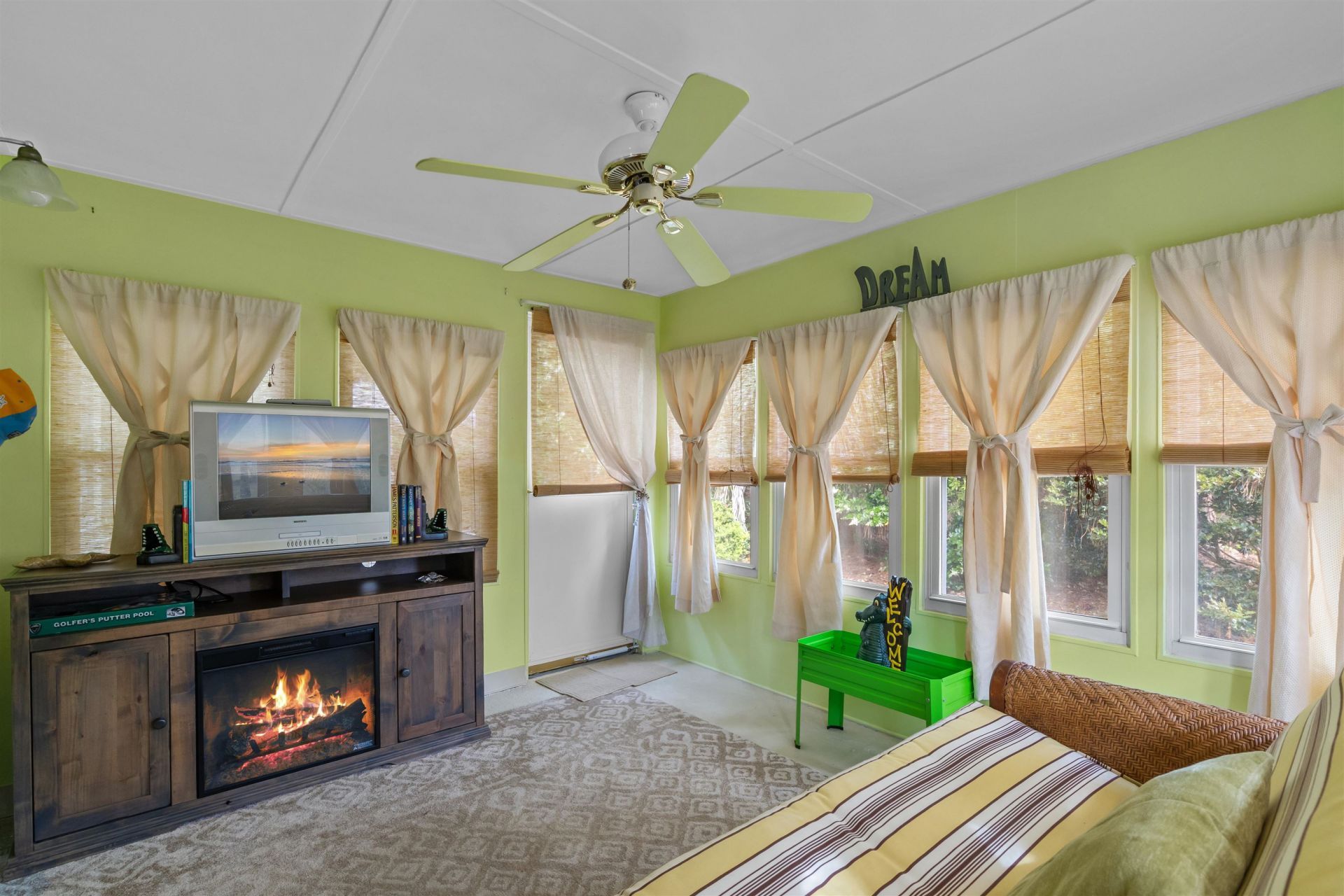 6518 White Heron Crescent Photo 22