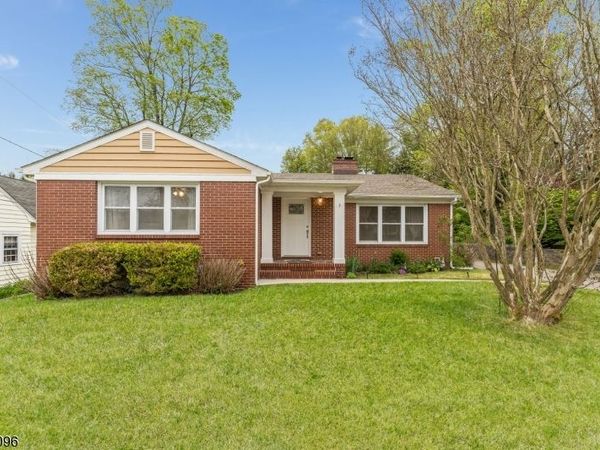 9 Broad St, Stockton, NJ 08559