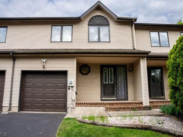 5 Elm Ter, Raritan, NJ 08822