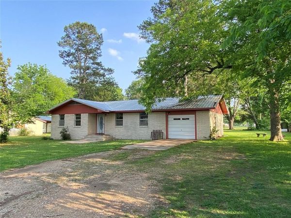 504 E Mosely Street, Valliant, OK 74764