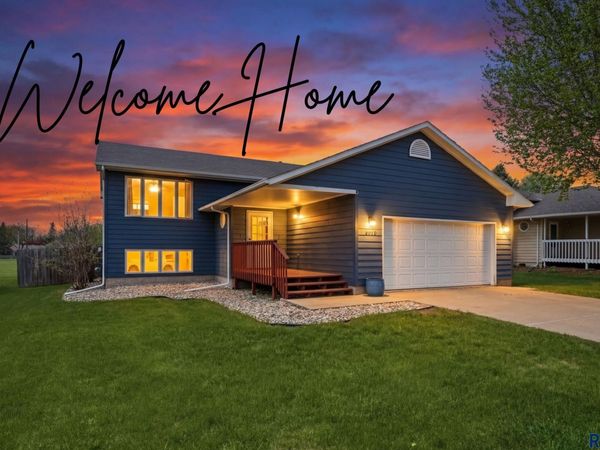2705 S Chapelwood Ave, Sioux Falls, SD 57110