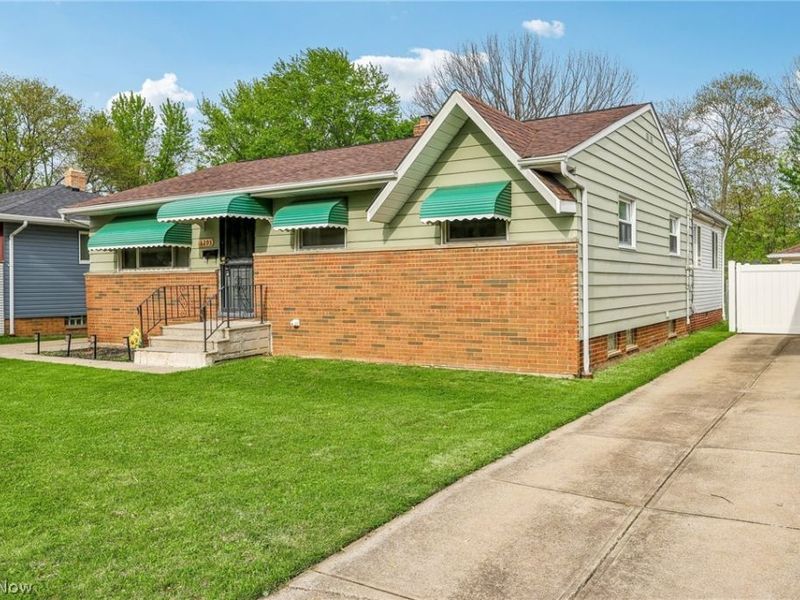 6293 Brookmere Drive, Parma Heights, OH 44130 Photo 3