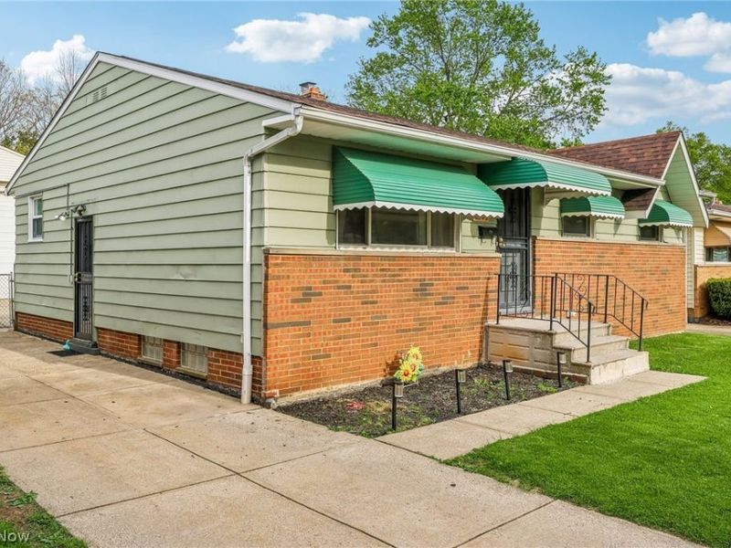 6293 Brookmere Drive, Parma Heights, OH 44130 Photo 4