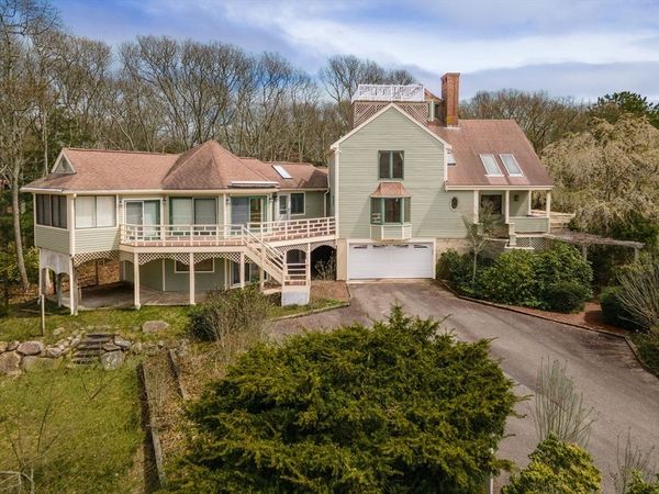 2 Hibbs Lane, Falmouth, MA 02540