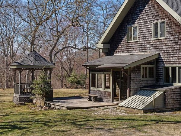 24 Beetle Swamp Rd, Edgartown, MA 02539