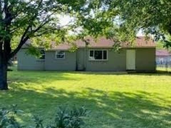 829 Sunnybrook Drive, Burleson, TX 76028