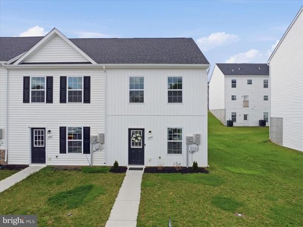 204 WHITE VIOLET WAY, KEARNEYSVILLE, WV 25430