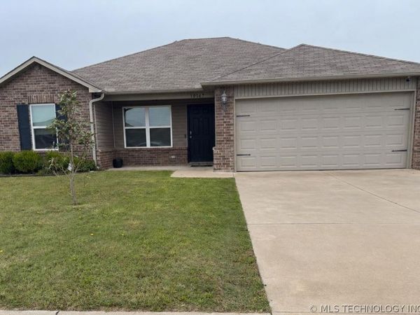 10147 E Larry Street , Claremore, OK 74017