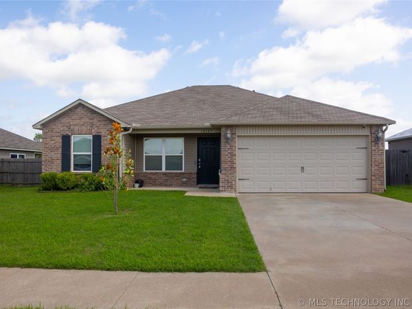 10147 E Larry Street, Claremore, OK 74017