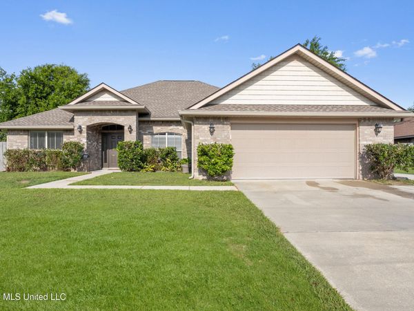 152 Saltmeadow Circle, Ocean Springs, MS 39564