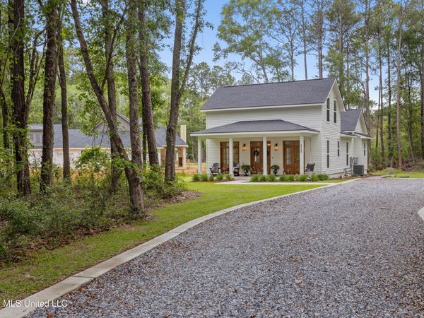8068 Ocean Springs Road, Ocean Springs, MS 39564