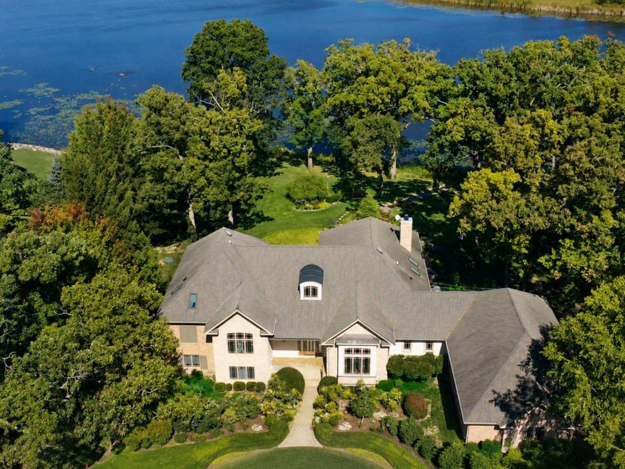 24092 W Old Oak Drive, Mundelein, IL 60060