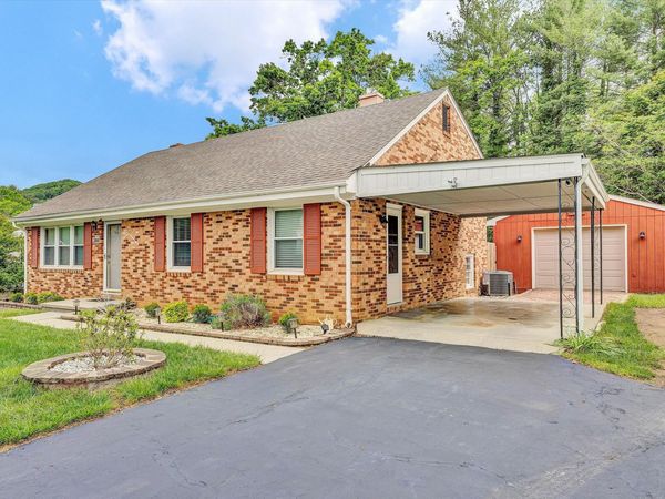 3166 Galloway DR, Roanoke, VA 24018