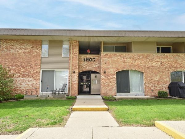 11937 Appleton AVENUE, Unit 13, Milwaukee, WI 53224