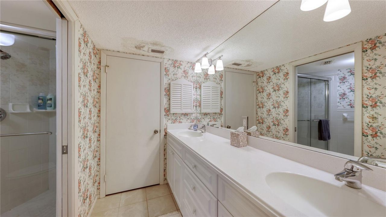 4825 Gulf Of Mexico Drive, Unit 504, Longboat Key, FL 34228 Photo