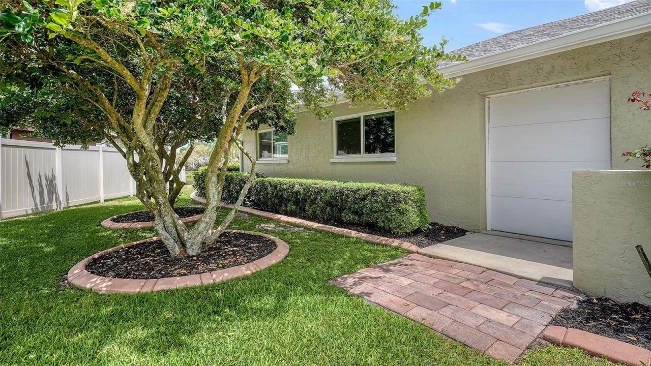 6921 Country Lakes Circle, Sarasota, FL 34243 Photo