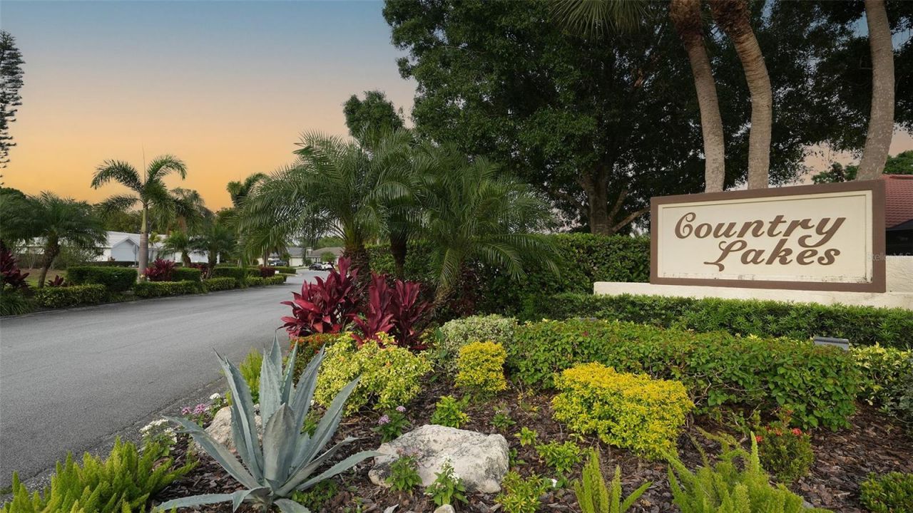 6921 Country Lakes Circle, Sarasota, FL 34243 Photo