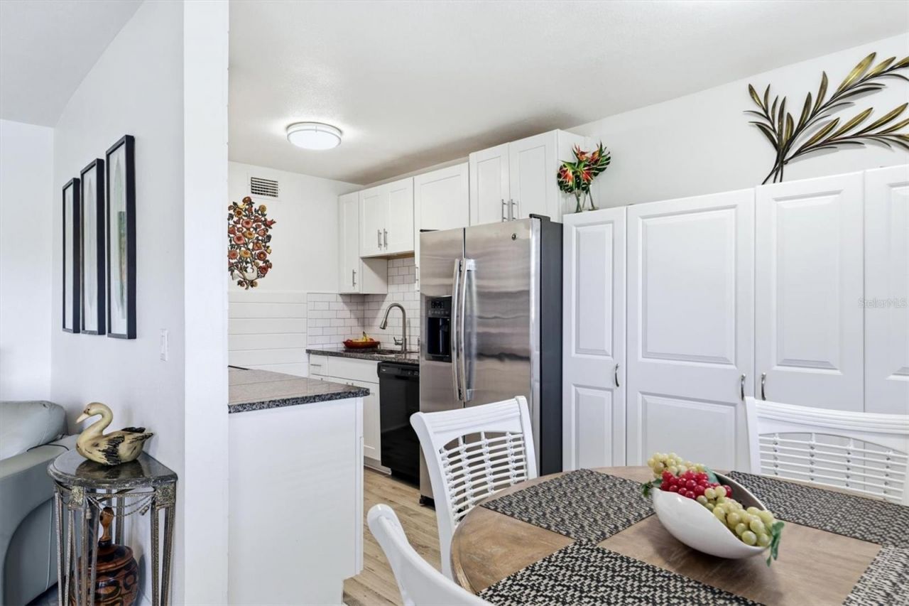 7271 W Country Club Drive N, Unit 122, Sarasota, FL 34243 Photo