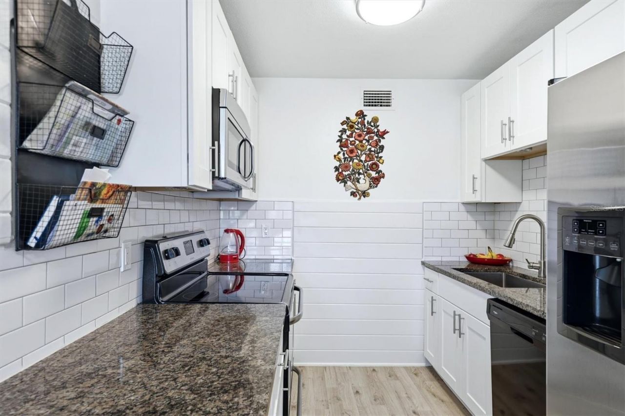 7271 W Country Club Drive N, Unit 122, Sarasota, FL 34243 Photo