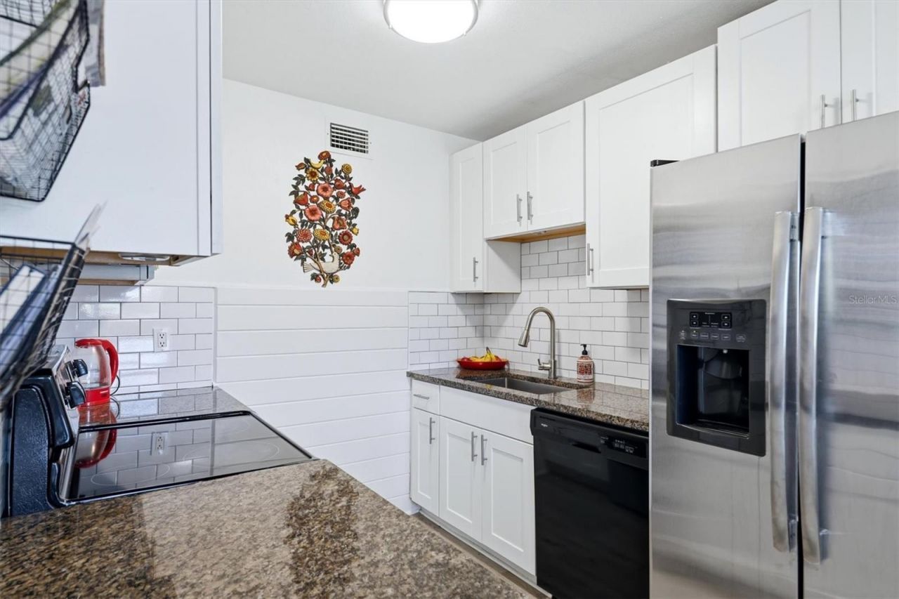 7271 W Country Club Drive N, Unit 122, Sarasota, FL 34243 Photo