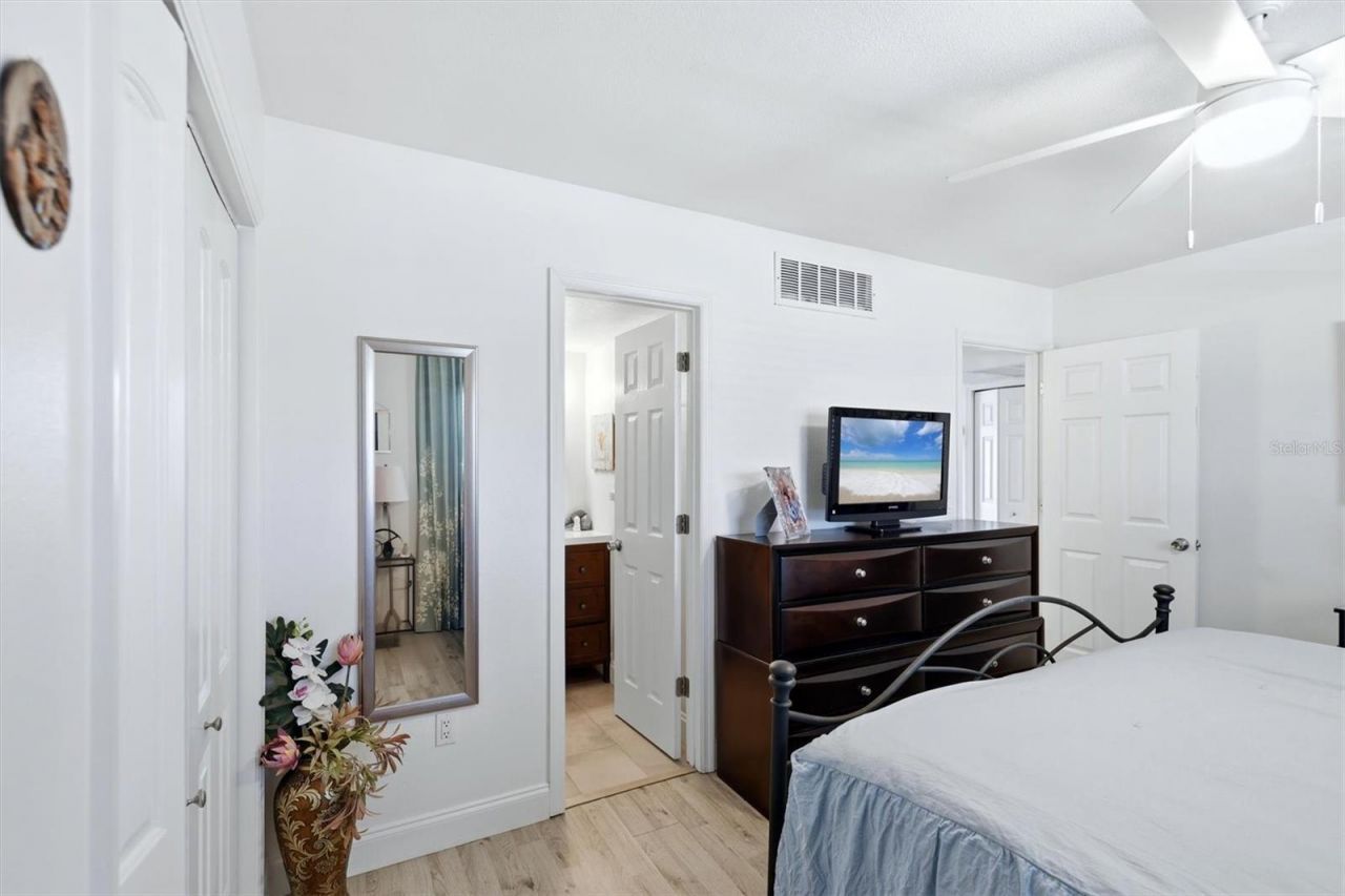 7271 W Country Club Drive N, Unit 122, Sarasota, FL 34243 Photo