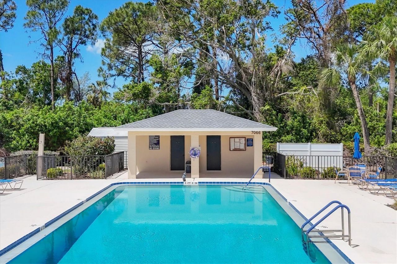 7271 W Country Club Drive N, Unit 122, Sarasota, FL 34243 Photo