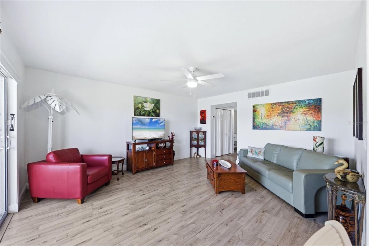 7271 W Country Club Drive N, Unit 122, Sarasota, FL 34243 Photo
