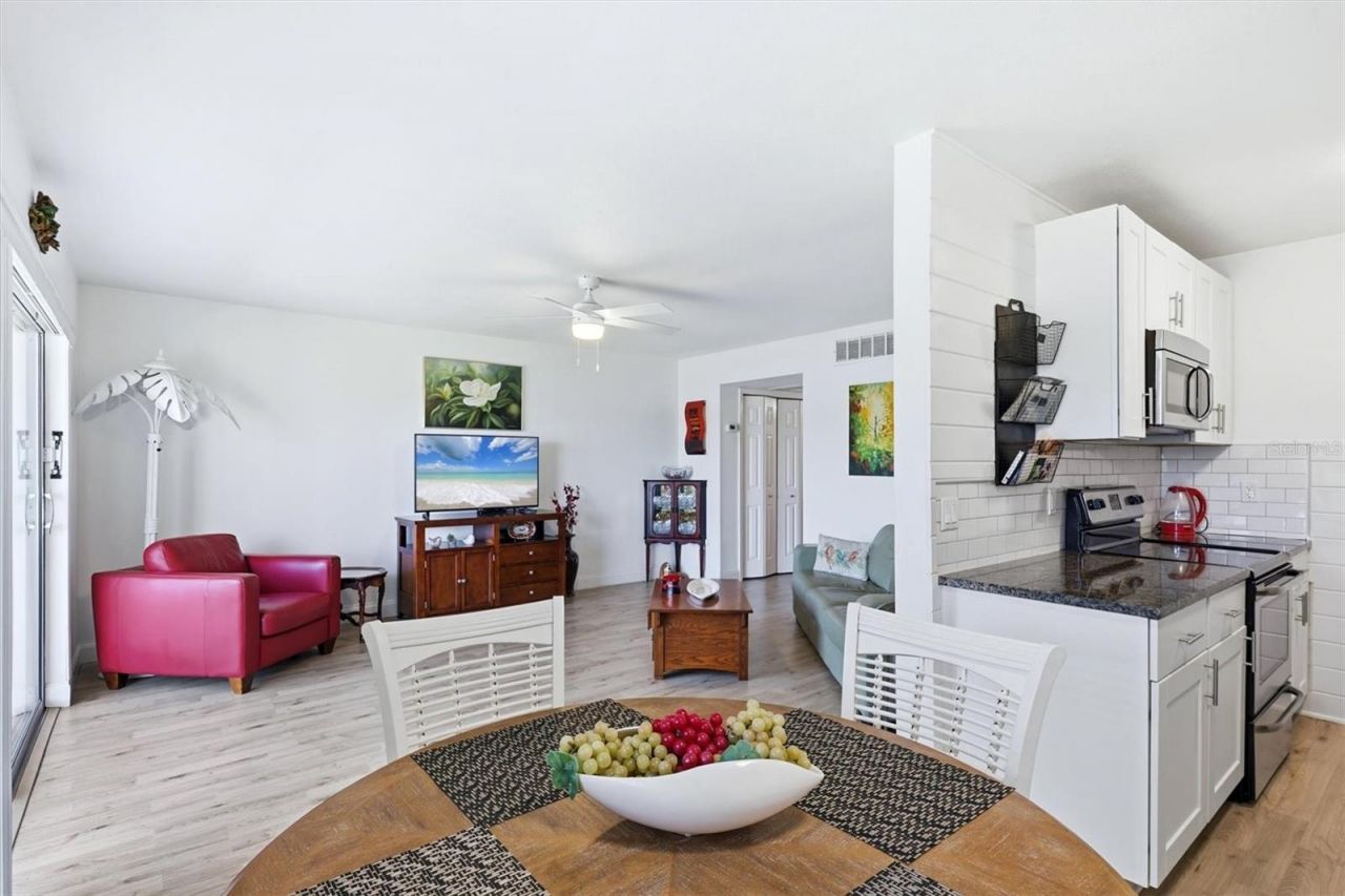 7271 W Country Club Drive N, Unit 122, Sarasota, FL 34243 Photo