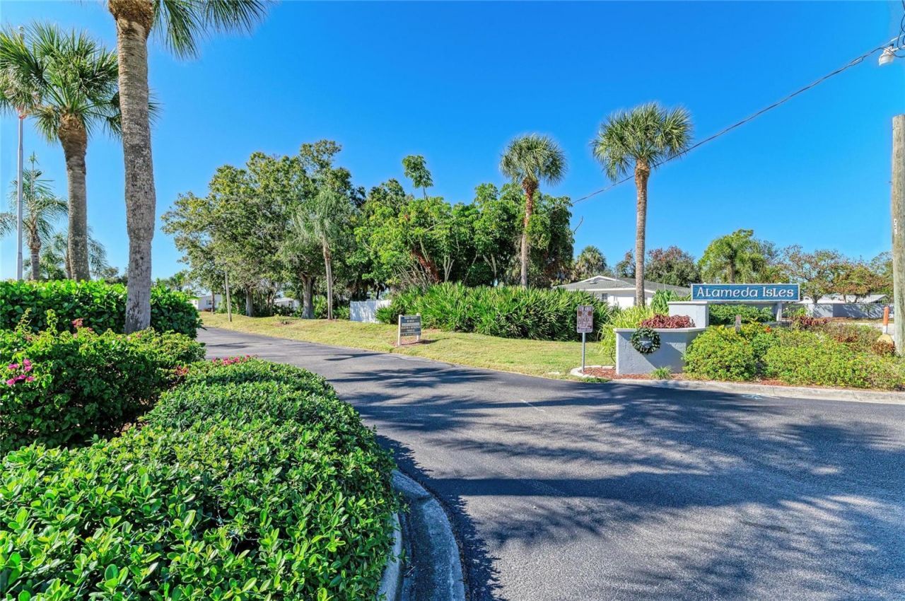 8 S Buena Vista Avenue, Englewood, FL 34223 Photo